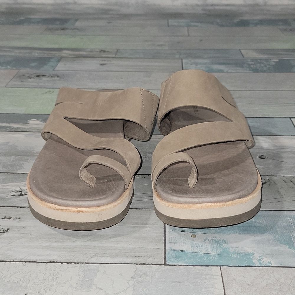 Merrell Women's Tan Sandals - Picture 2 of 6